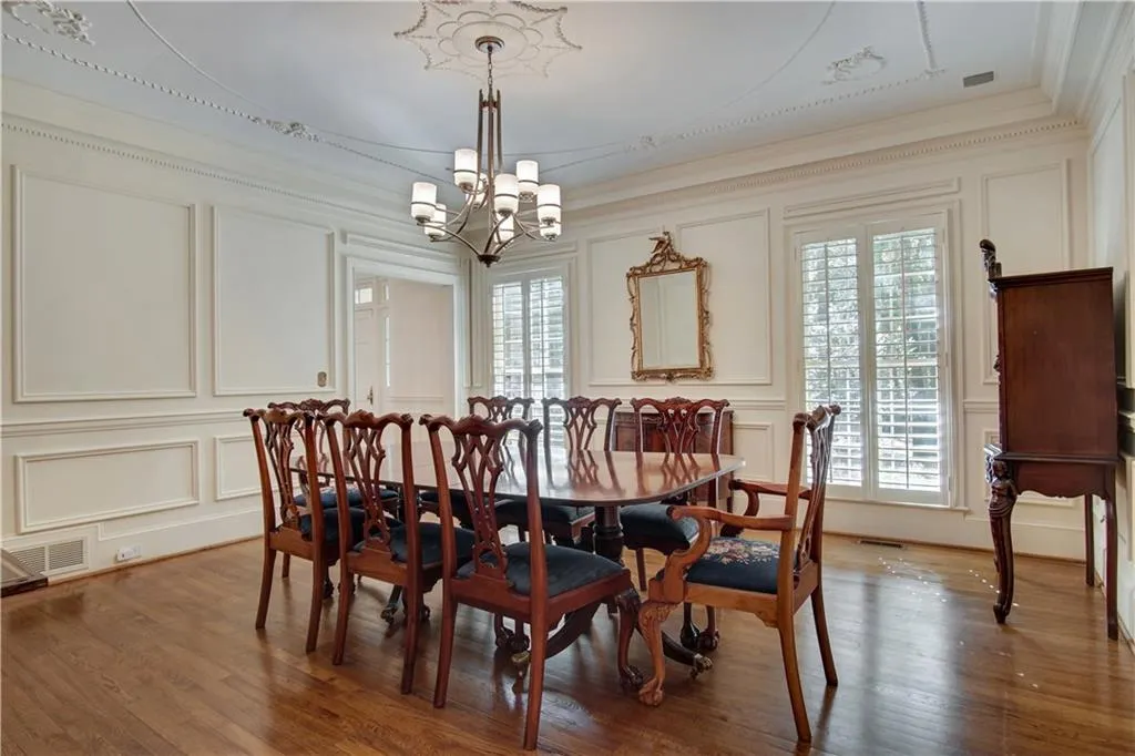 35 Sherington Place, Sandy Springs, Georgia 30350, 5 Bedrooms Bedrooms, ,5 BathroomsBathrooms,Residential,Sold,35 Sherington Place,6802803