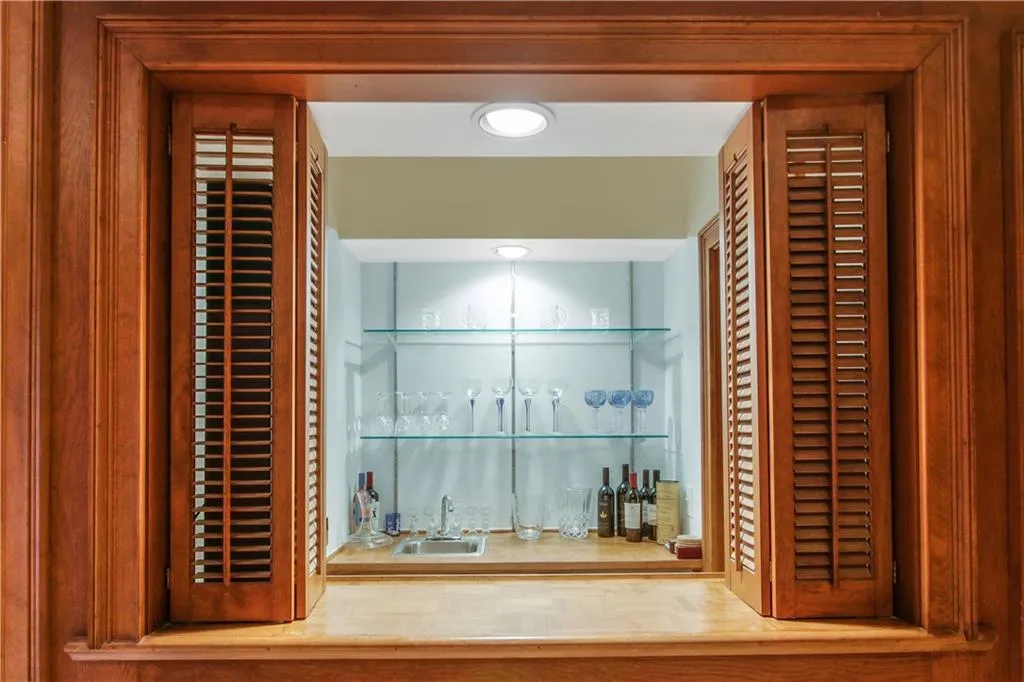 35 Sherington Place, Sandy Springs, Georgia 30350, 5 Bedrooms Bedrooms, ,5 BathroomsBathrooms,Residential,Sold,35 Sherington Place,6802803