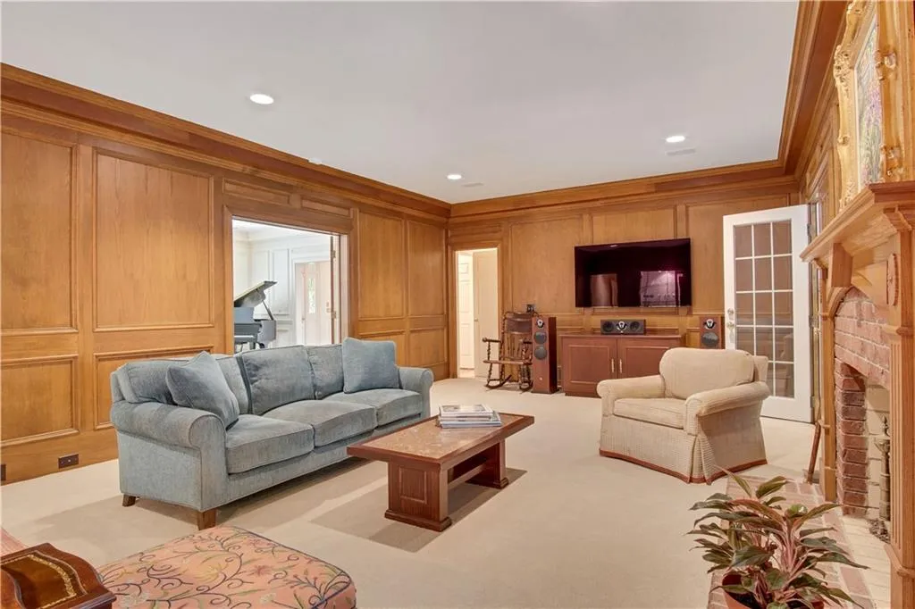 35 Sherington Place, Sandy Springs, Georgia 30350, 5 Bedrooms Bedrooms, ,5 BathroomsBathrooms,Residential,Sold,35 Sherington Place,6802803