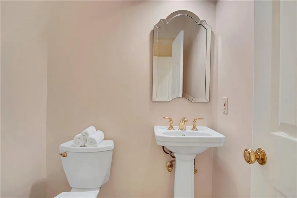 35 Sherington Place, Sandy Springs, Georgia 30350, 5 Bedrooms Bedrooms, ,5 BathroomsBathrooms,Residential,Sold,35 Sherington Place,6802803