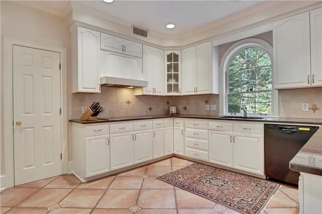 35 Sherington Place, Sandy Springs, Georgia 30350, 5 Bedrooms Bedrooms, ,5 BathroomsBathrooms,Residential,Sold,35 Sherington Place,6802803