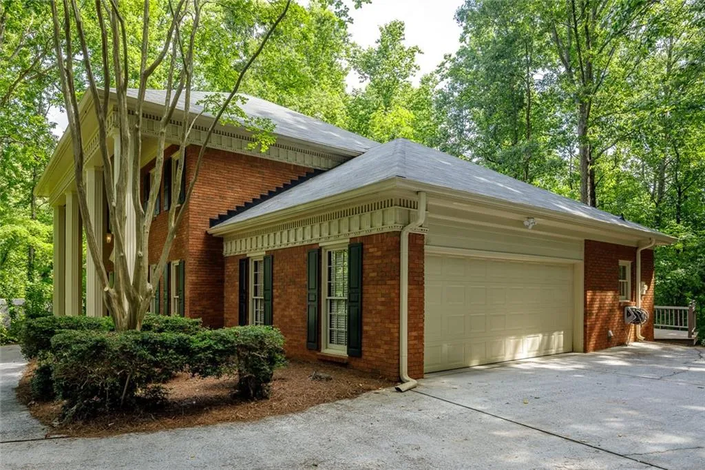 125 Classic Cove, Sandy Springs, Georgia 30350, 5 Bedrooms Bedrooms, ,4 BathroomsBathrooms,Residential,Sold,125 Classic Cove,6725022