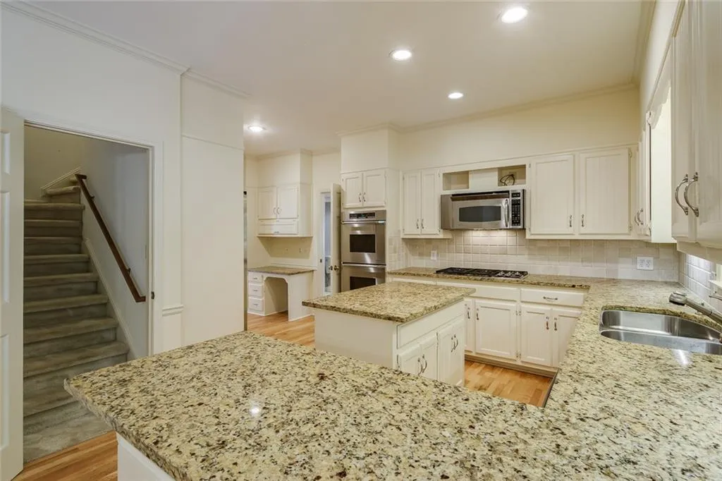 125 Classic Cove, Sandy Springs, Georgia 30350, 5 Bedrooms Bedrooms, ,4 BathroomsBathrooms,Residential,Sold,125 Classic Cove,6725022