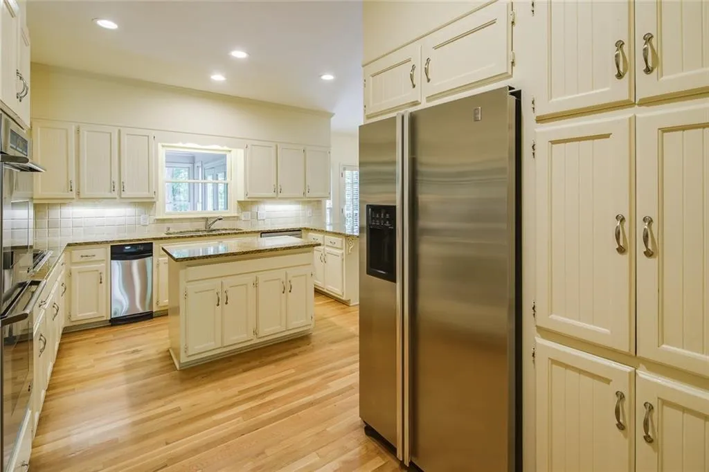 125 Classic Cove, Sandy Springs, Georgia 30350, 5 Bedrooms Bedrooms, ,4 BathroomsBathrooms,Residential,Sold,125 Classic Cove,6725022