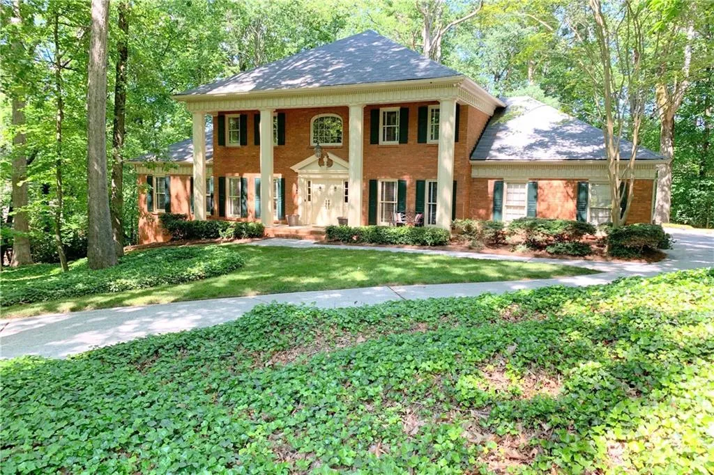 125 Classic Cove, Sandy Springs, Georgia 30350, 5 Bedrooms Bedrooms, ,4 BathroomsBathrooms,Residential,Sold,125 Classic Cove,6725022