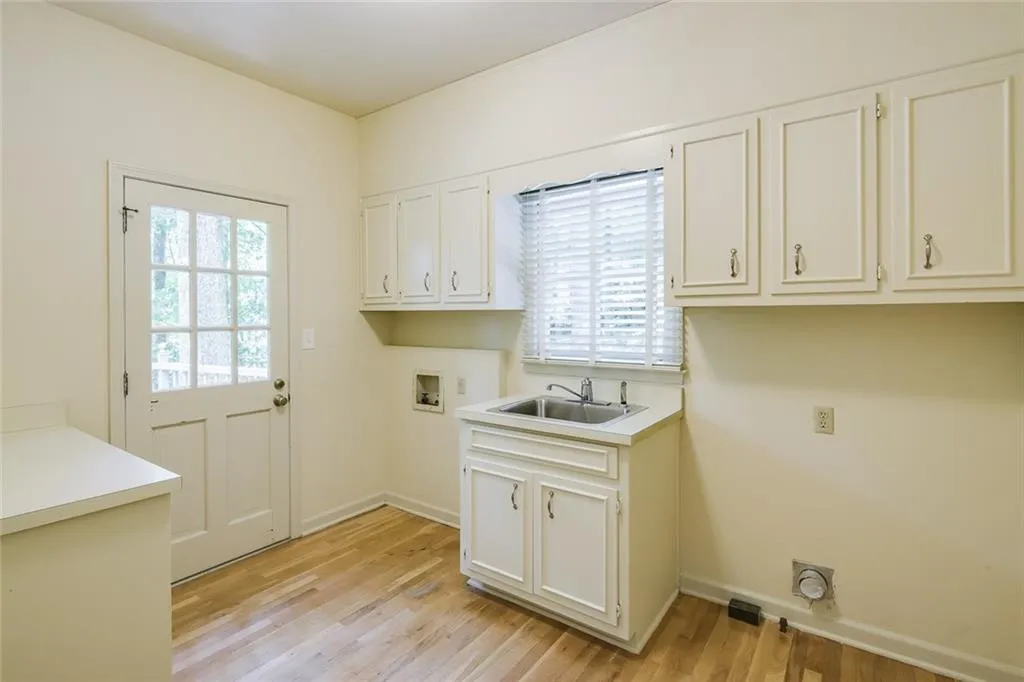 125 Classic Cove, Sandy Springs, Georgia 30350, 5 Bedrooms Bedrooms, ,4 BathroomsBathrooms,Residential,Sold,125 Classic Cove,6725022