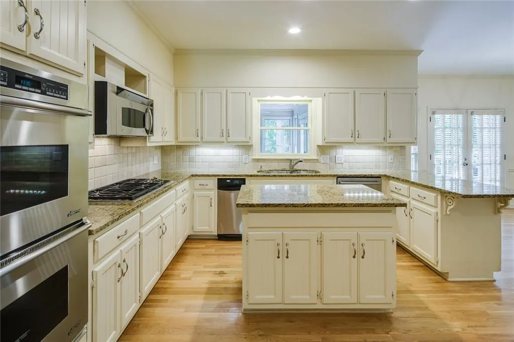 125 Classic Cove, Sandy Springs, Georgia 30350, 5 Bedrooms Bedrooms, ,4 BathroomsBathrooms,Residential,Sold,125 Classic Cove,6725022