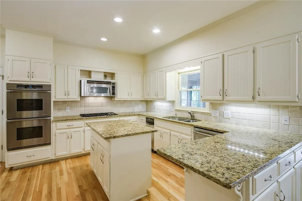 125 Classic Cove, Sandy Springs, Georgia 30350, 5 Bedrooms Bedrooms, ,4 BathroomsBathrooms,Residential,Sold,125 Classic Cove,6725022