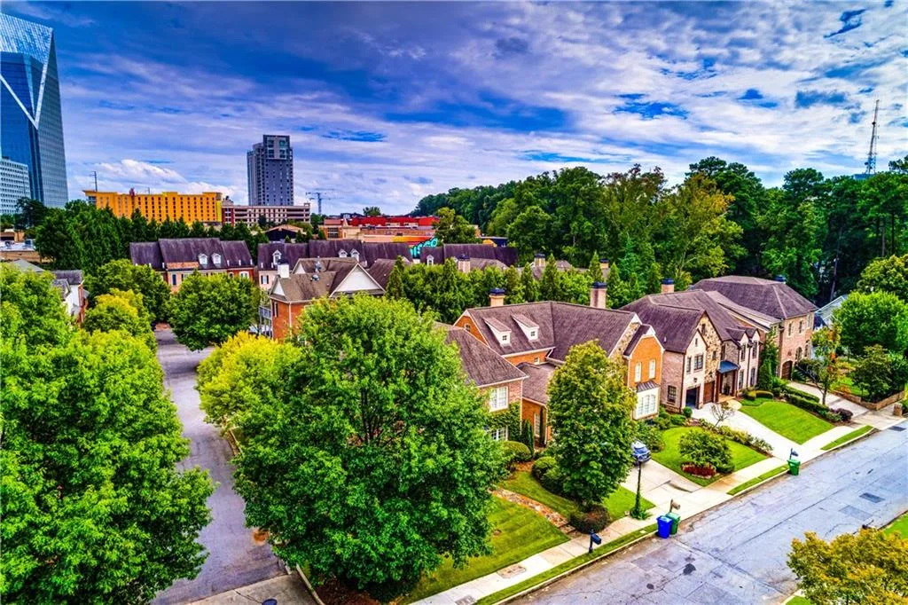 3251 Buckhead Forest Mews Ne, Atlanta, Georgia 30305, 2 Bedrooms Bedrooms, ,2 BathroomsBathrooms,Residential,Sold,3251 Buckhead Forest Mews Ne,5910748