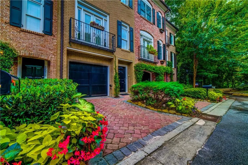 3251 Buckhead Forest Mews Ne, Atlanta, Georgia 30305, 2 Bedrooms Bedrooms, ,2 BathroomsBathrooms,Residential,Sold,3251 Buckhead Forest Mews Ne,5910748