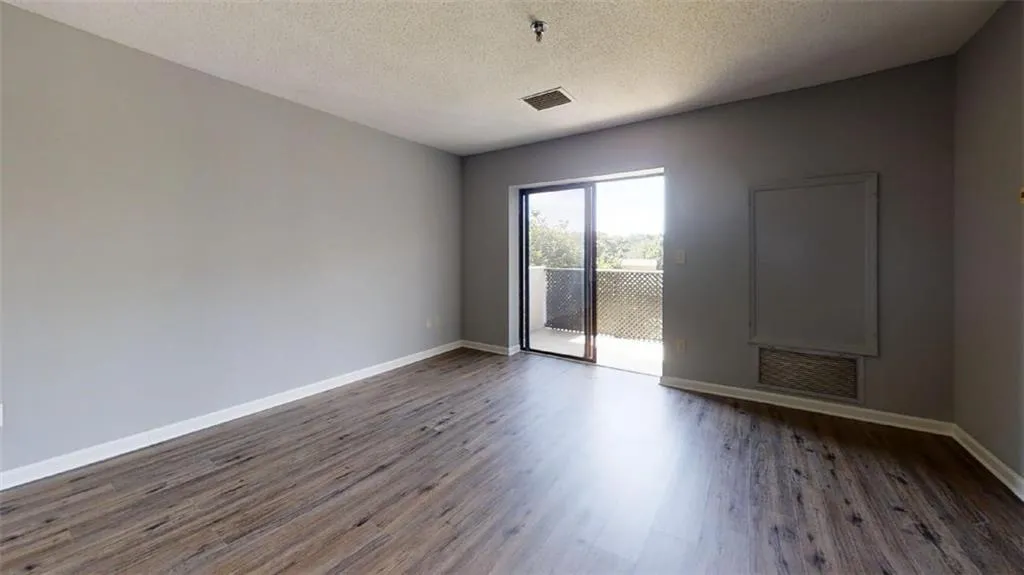 300 Johnson Ferry Road Ne Unit B502, Sandy Springs, Georgia 30328, 1 Bedroom Bedrooms, ,1 BathroomBathrooms,Residential,Sold,300 Johnson Ferry Road Ne Unit B502,7071718