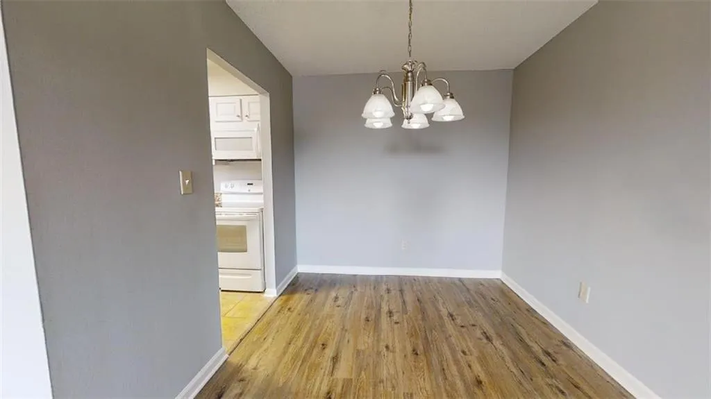 300 Johnson Ferry Road Ne Unit B502, Sandy Springs, Georgia 30328, 1 Bedroom Bedrooms, ,1 BathroomBathrooms,Residential,Sold,300 Johnson Ferry Road Ne Unit B502,7071718