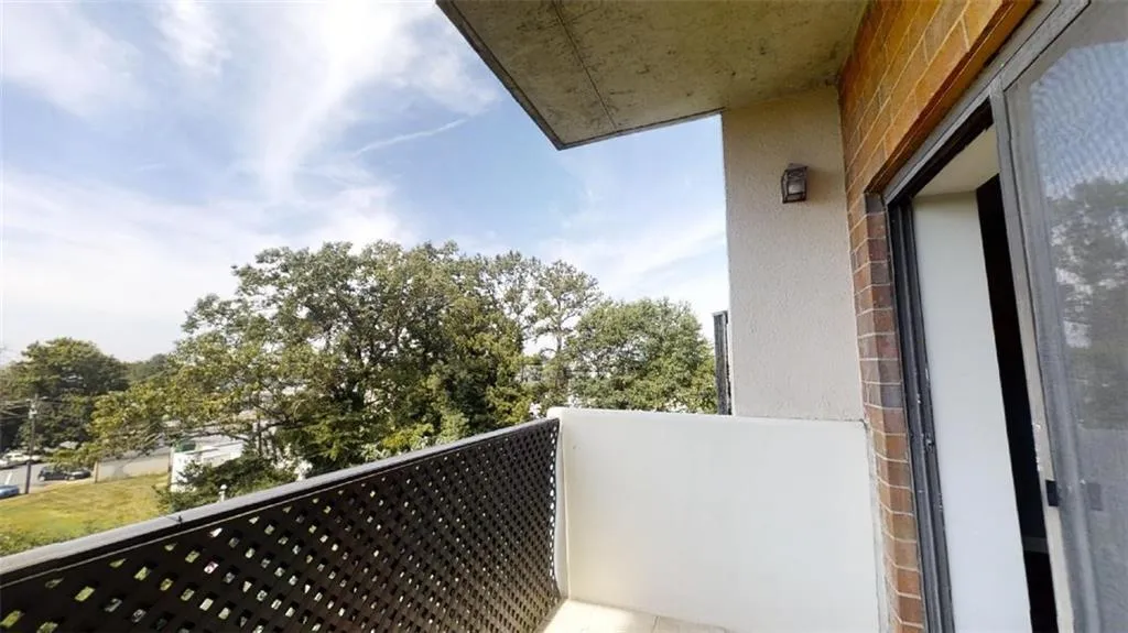 300 Johnson Ferry Road Ne Unit B502, Sandy Springs, Georgia 30328, 1 Bedroom Bedrooms, ,1 BathroomBathrooms,Residential,Sold,300 Johnson Ferry Road Ne Unit B502,7071718