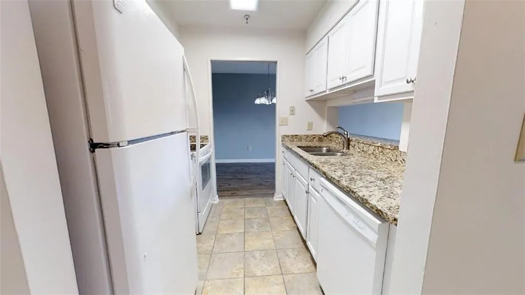 300 Johnson Ferry Road Ne Unit B502, Sandy Springs, Georgia 30328, 1 Bedroom Bedrooms, ,1 BathroomBathrooms,Residential,Sold,300 Johnson Ferry Road Ne Unit B502,7071718
