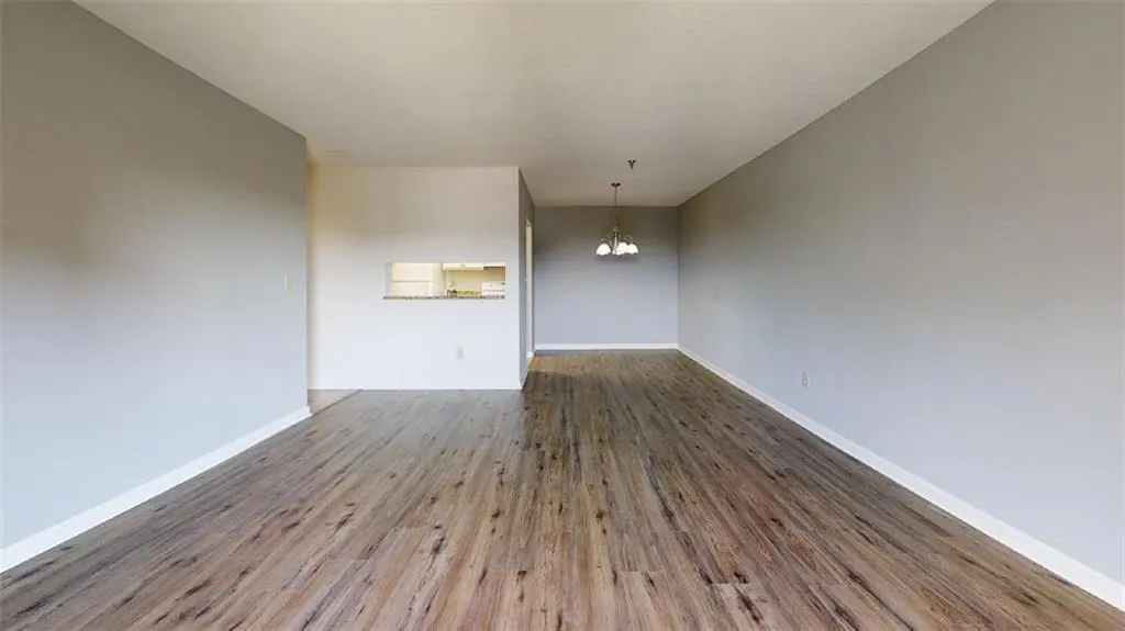 300 Johnson Ferry Road Ne Unit B502, Sandy Springs, Georgia 30328, 1 Bedroom Bedrooms, ,1 BathroomBathrooms,Residential,Sold,300 Johnson Ferry Road Ne Unit B502,7071718