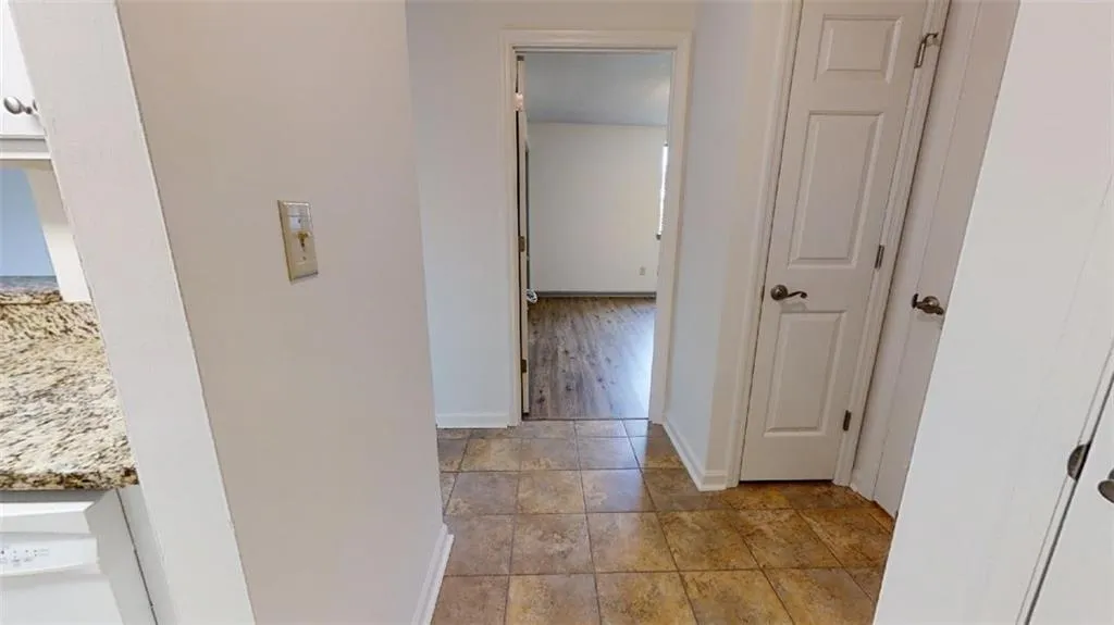300 Johnson Ferry Road Ne Unit B502, Sandy Springs, Georgia 30328, 1 Bedroom Bedrooms, ,1 BathroomBathrooms,Residential,Sold,300 Johnson Ferry Road Ne Unit B502,7071718