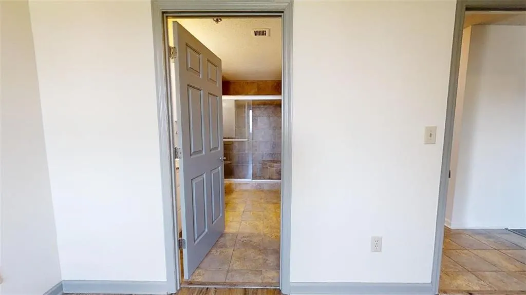 300 Johnson Ferry Road Ne Unit B502, Sandy Springs, Georgia 30328, 1 Bedroom Bedrooms, ,1 BathroomBathrooms,Residential,Sold,300 Johnson Ferry Road Ne Unit B502,7071718
