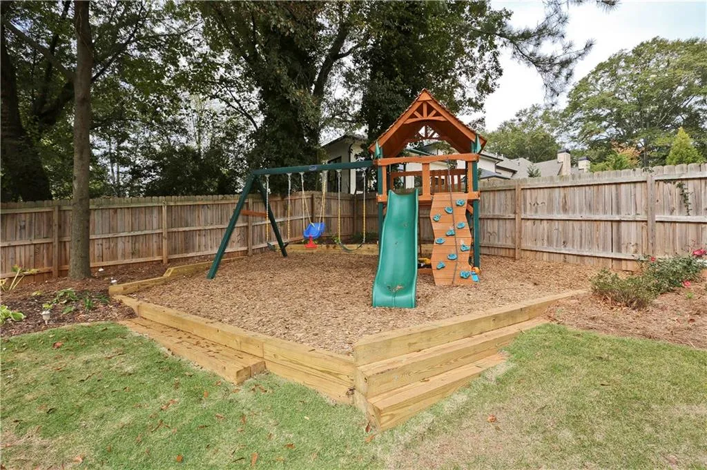 26 Spruell Springs Road, Atlanta, Georgia 30342, 6 Bedrooms Bedrooms, ,5 BathroomsBathrooms,Residential,Sold,26 Spruell Springs Road,5655637