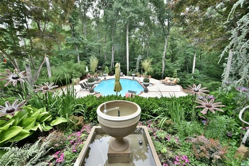 110 View Hill Court, Sandy Springs, Georgia 30350, 4 Bedrooms Bedrooms, ,4 BathroomsBathrooms,Residential,Sold,110 View Hill Court,5700031