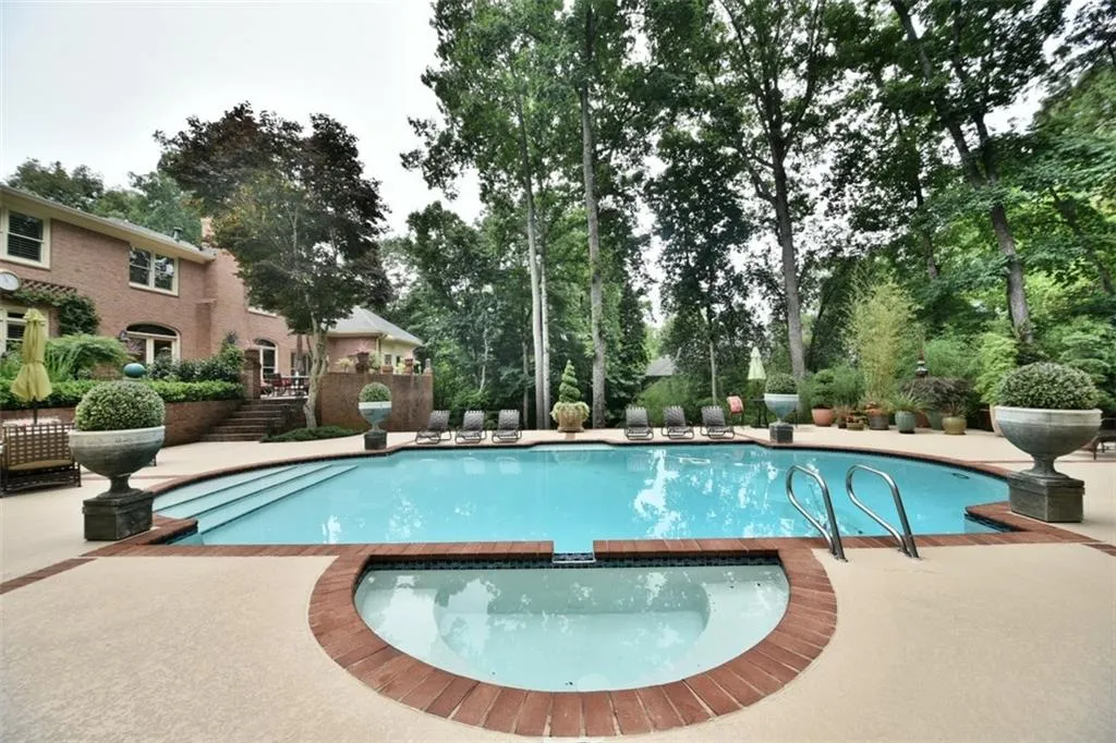 110 View Hill Court, Sandy Springs, Georgia 30350, 4 Bedrooms Bedrooms, ,4 BathroomsBathrooms,Residential,Sold,110 View Hill Court,5700031