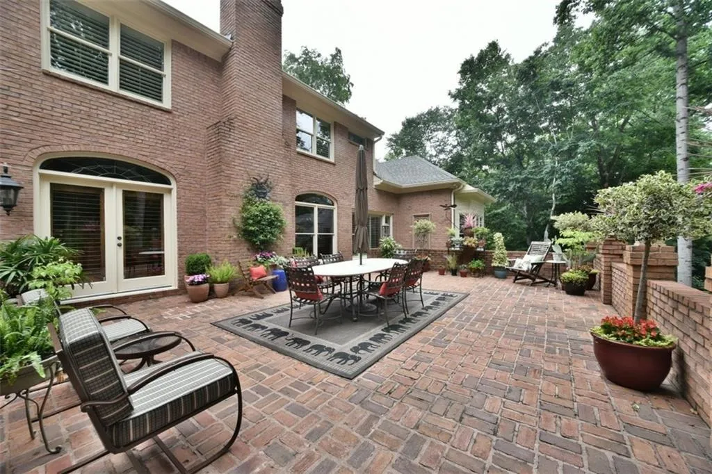 110 View Hill Court, Sandy Springs, Georgia 30350, 4 Bedrooms Bedrooms, ,4 BathroomsBathrooms,Residential,Sold,110 View Hill Court,5700031