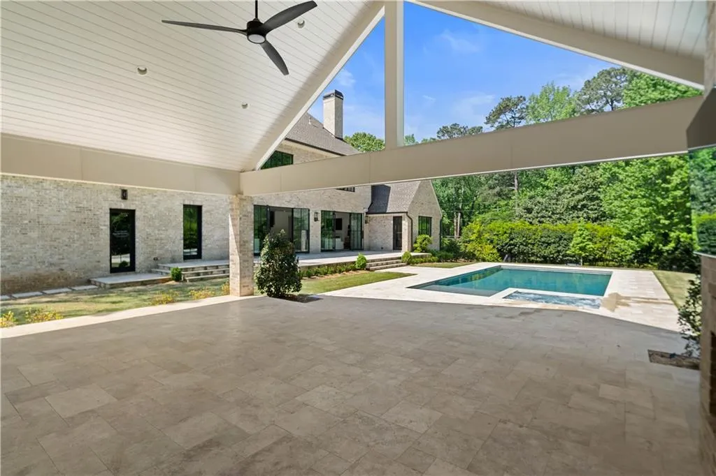 765 Heards Ferry Road, Sandy Springs, Georgia 30328, 6 Bedrooms Bedrooms, ,5 BathroomsBathrooms,Residential,Sold,765 Heards Ferry Road,7207554