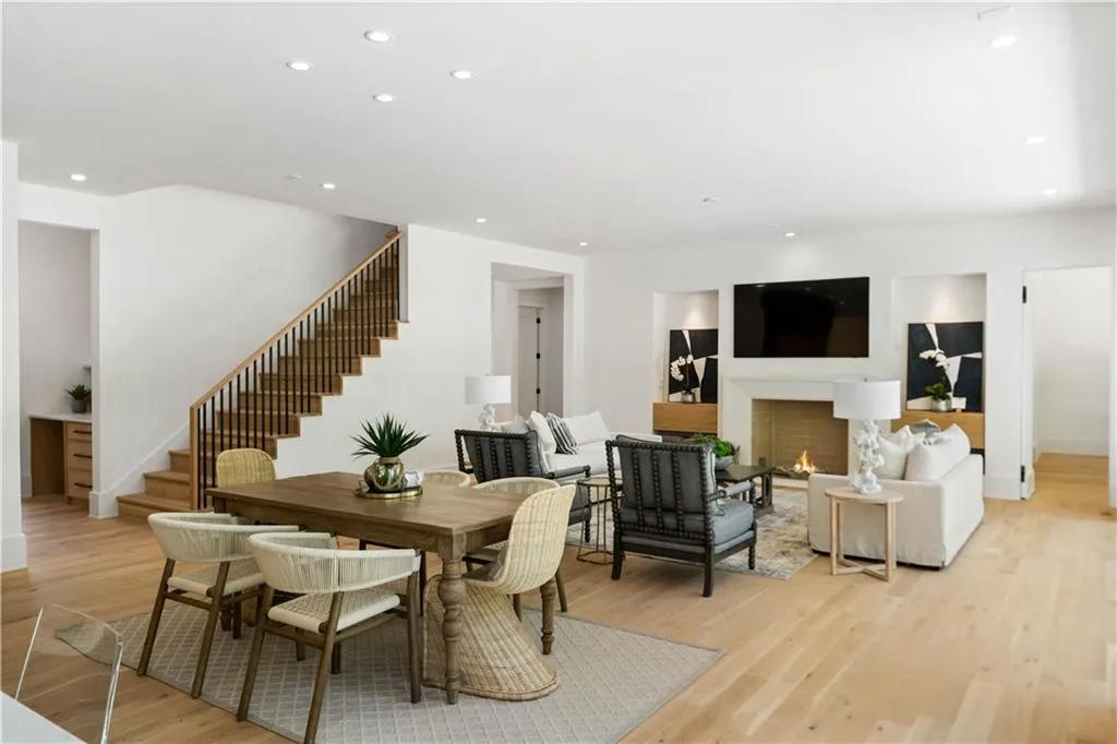 765 Heards Ferry Road, Sandy Springs, Georgia 30328, 6 Bedrooms Bedrooms, ,5 BathroomsBathrooms,Residential,Sold,765 Heards Ferry Road,7207554