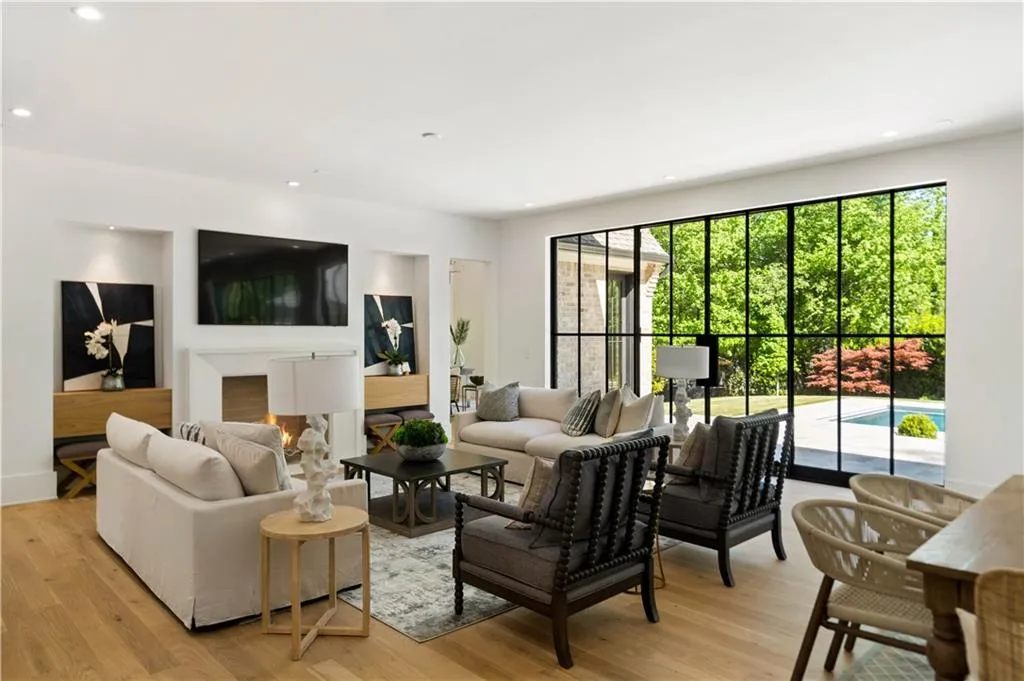 765 Heards Ferry Road, Sandy Springs, Georgia 30328, 6 Bedrooms Bedrooms, ,5 BathroomsBathrooms,Residential,Sold,765 Heards Ferry Road,7207554