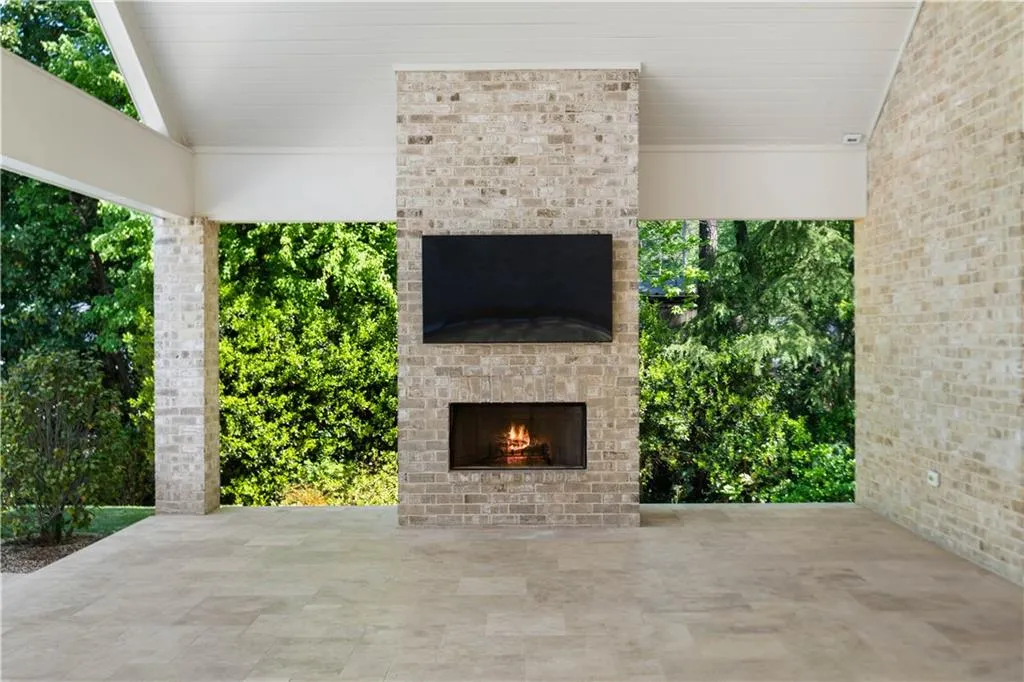 765 Heards Ferry Road, Sandy Springs, Georgia 30328, 6 Bedrooms Bedrooms, ,5 BathroomsBathrooms,Residential,Sold,765 Heards Ferry Road,7207554