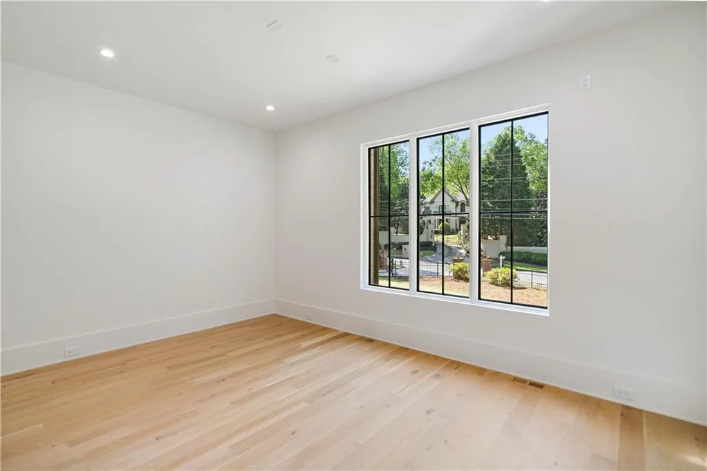 765 Heards Ferry Road, Sandy Springs, Georgia 30328, 6 Bedrooms Bedrooms, ,5 BathroomsBathrooms,Residential,Sold,765 Heards Ferry Road,7207554