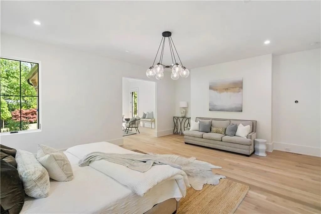 765 Heards Ferry Road, Sandy Springs, Georgia 30328, 6 Bedrooms Bedrooms, ,5 BathroomsBathrooms,Residential,Sold,765 Heards Ferry Road,7207554