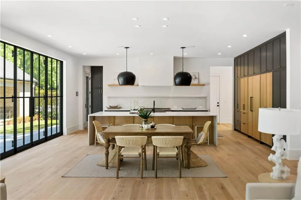 765 Heards Ferry Road, Sandy Springs, Georgia 30328, 6 Bedrooms Bedrooms, ,5 BathroomsBathrooms,Residential,Sold,765 Heards Ferry Road,7207554