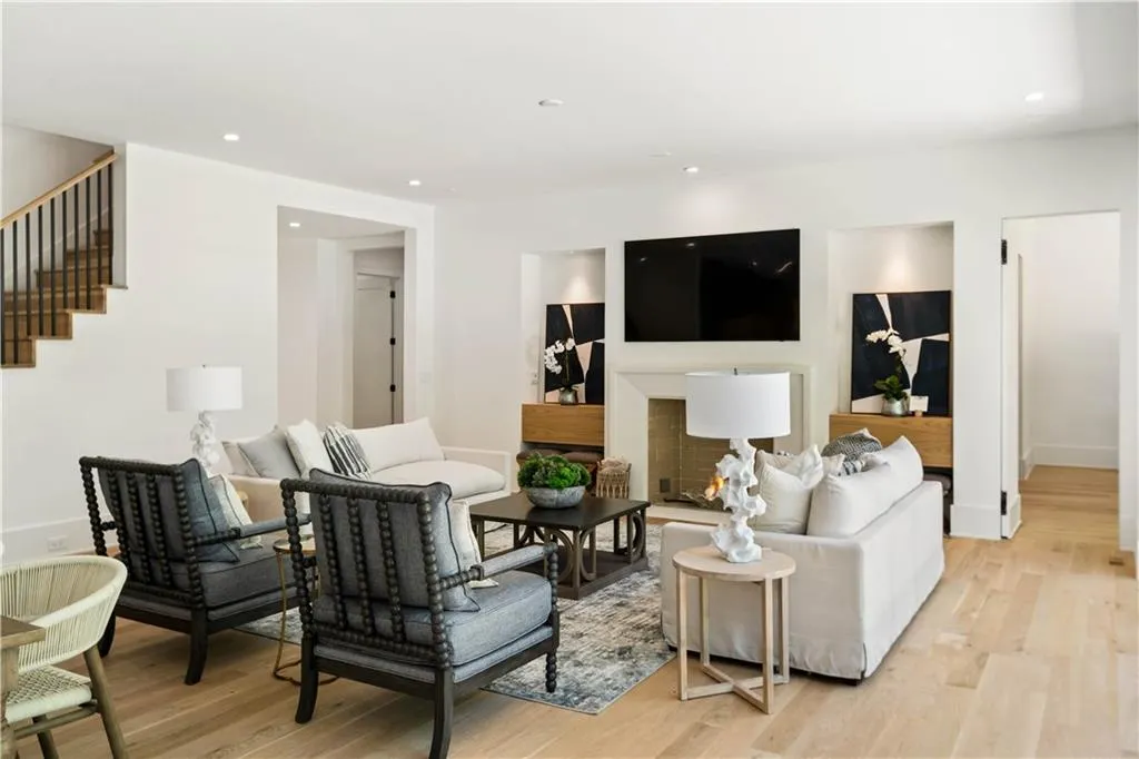 765 Heards Ferry Road, Sandy Springs, Georgia 30328, 6 Bedrooms Bedrooms, ,5 BathroomsBathrooms,Residential,Sold,765 Heards Ferry Road,7207554