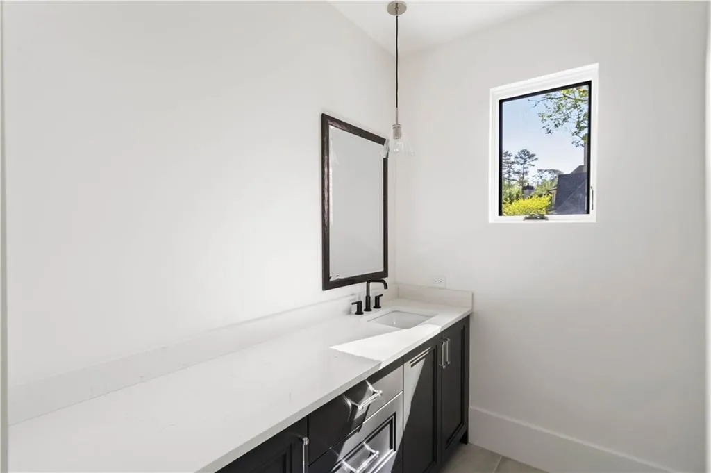 765 Heards Ferry Road, Sandy Springs, Georgia 30328, 6 Bedrooms Bedrooms, ,5 BathroomsBathrooms,Residential,Sold,765 Heards Ferry Road,7207554