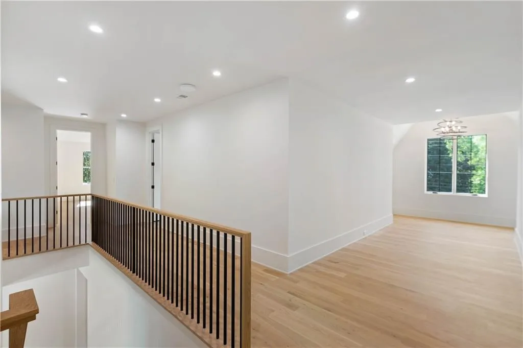 765 Heards Ferry Road, Sandy Springs, Georgia 30328, 6 Bedrooms Bedrooms, ,5 BathroomsBathrooms,Residential,Sold,765 Heards Ferry Road,7207554