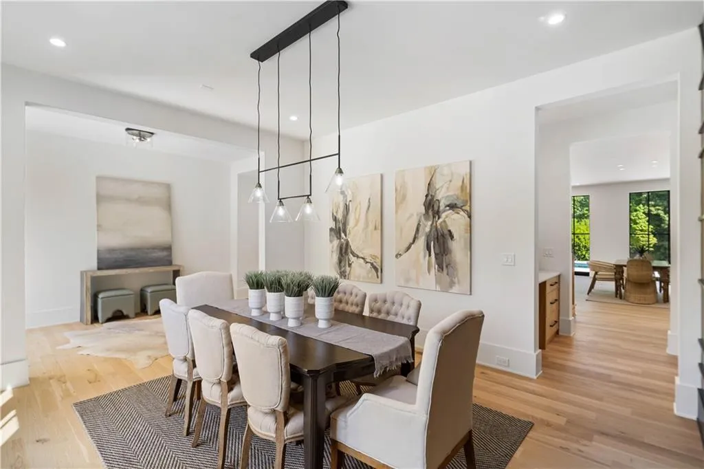 765 Heards Ferry Road, Sandy Springs, Georgia 30328, 6 Bedrooms Bedrooms, ,5 BathroomsBathrooms,Residential,Sold,765 Heards Ferry Road,7207554