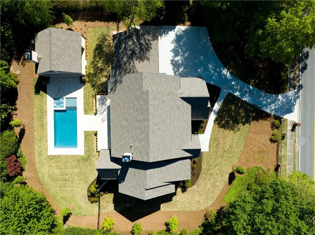 765 Heards Ferry Road, Sandy Springs, Georgia 30328, 6 Bedrooms Bedrooms, ,5 BathroomsBathrooms,Residential,Sold,765 Heards Ferry Road,7207554