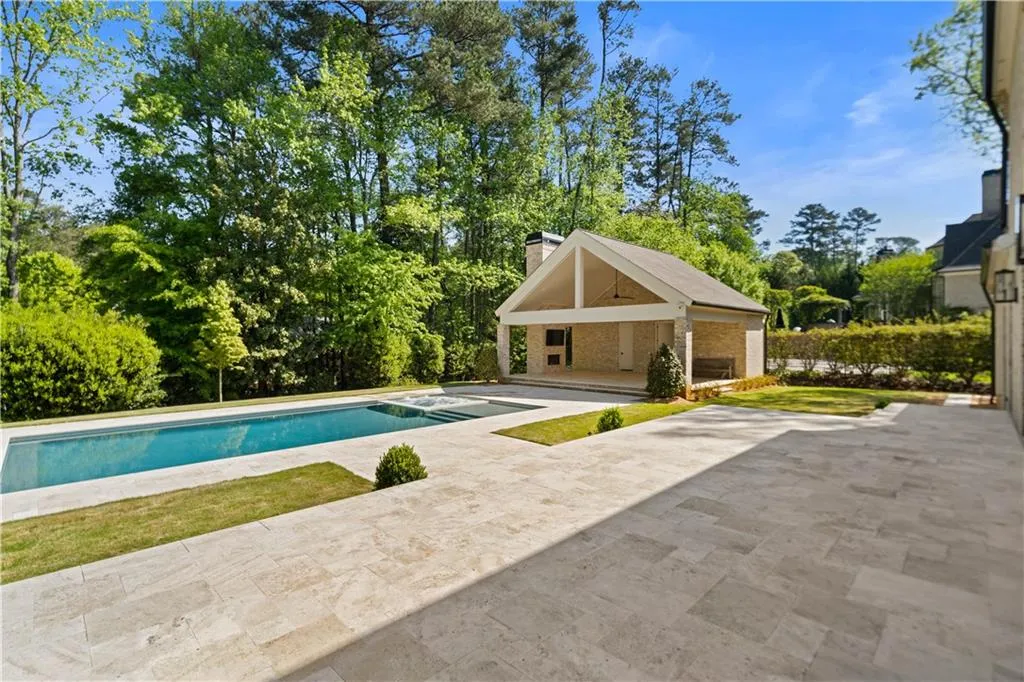 765 Heards Ferry Road, Sandy Springs, Georgia 30328, 6 Bedrooms Bedrooms, ,5 BathroomsBathrooms,Residential,Sold,765 Heards Ferry Road,7207554