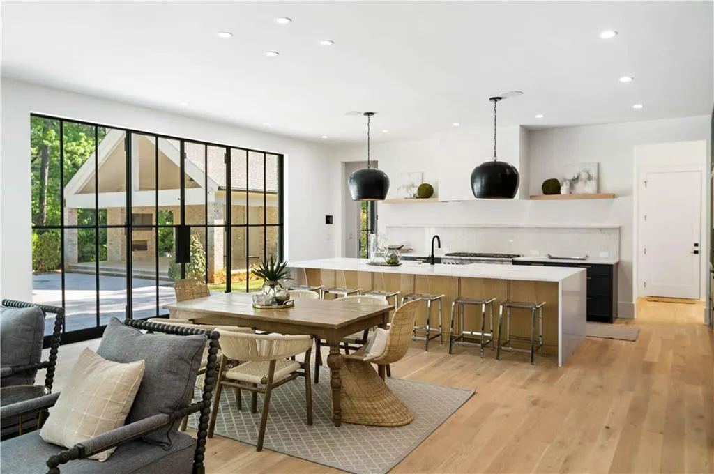 765 Heards Ferry Road, Sandy Springs, Georgia 30328, 6 Bedrooms Bedrooms, ,5 BathroomsBathrooms,Residential,Sold,765 Heards Ferry Road,7207554