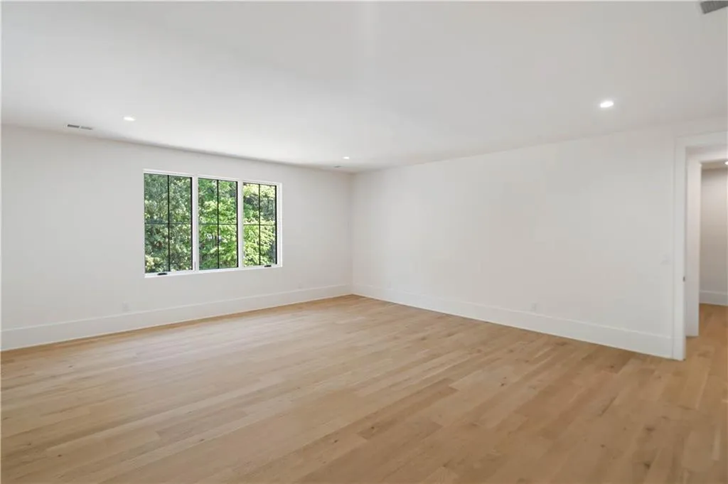 765 Heards Ferry Road, Sandy Springs, Georgia 30328, 6 Bedrooms Bedrooms, ,5 BathroomsBathrooms,Residential,Sold,765 Heards Ferry Road,7207554