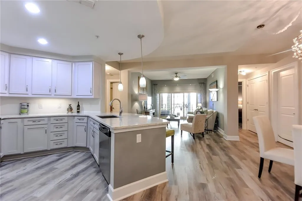 200 River Vista Drive Unit 323, Atlanta, Georgia 30339, 2 Bedrooms Bedrooms, ,2 BathroomsBathrooms,Residential,Sold,200 River Vista Drive Unit 323,6109961