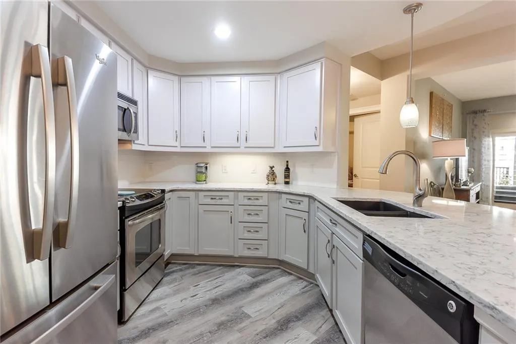 200 River Vista Drive Unit 323, Atlanta, Georgia 30339, 2 Bedrooms Bedrooms, ,2 BathroomsBathrooms,Residential,Sold,200 River Vista Drive Unit 323,6109961