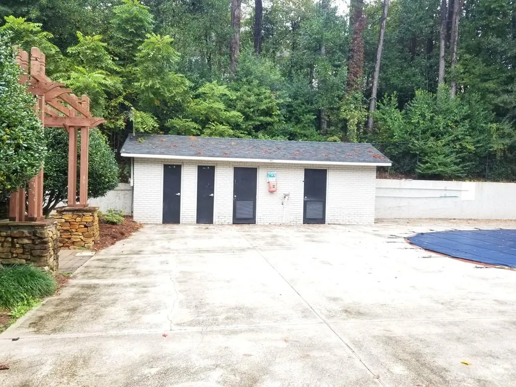 6940 Roswell Road Ne Unit 1b, Atlanta, Georgia 30328, 2 Bedrooms Bedrooms, ,1 BathroomBathrooms,Residential,Sold,6940 Roswell Road Ne Unit 1b,6803560