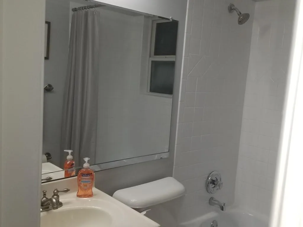 6940 Roswell Road Ne Unit 1b, Atlanta, Georgia 30328, 2 Bedrooms Bedrooms, ,1 BathroomBathrooms,Residential,Sold,6940 Roswell Road Ne Unit 1b,6803560
