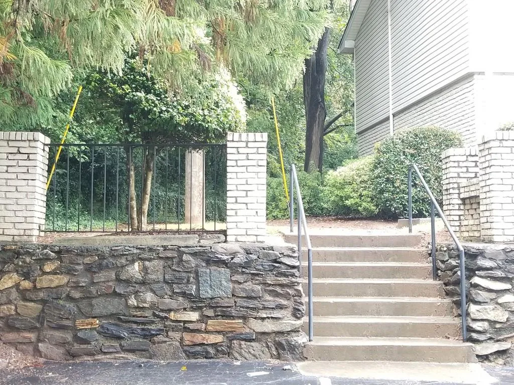 6940 Roswell Road Ne Unit 1b, Atlanta, Georgia 30328, 2 Bedrooms Bedrooms, ,1 BathroomBathrooms,Residential,Sold,6940 Roswell Road Ne Unit 1b,6803560