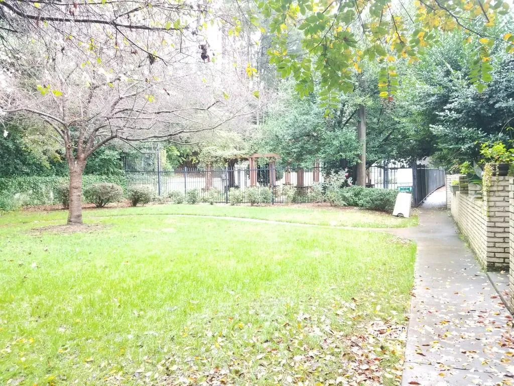 6940 Roswell Road Ne Unit 1b, Atlanta, Georgia 30328, 2 Bedrooms Bedrooms, ,1 BathroomBathrooms,Residential,Sold,6940 Roswell Road Ne Unit 1b,6803560