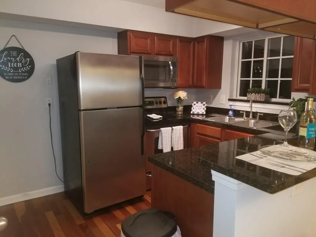 6940 Roswell Road Ne Unit 1b, Atlanta, Georgia 30328, 2 Bedrooms Bedrooms, ,1 BathroomBathrooms,Residential,Sold,6940 Roswell Road Ne Unit 1b,6803560