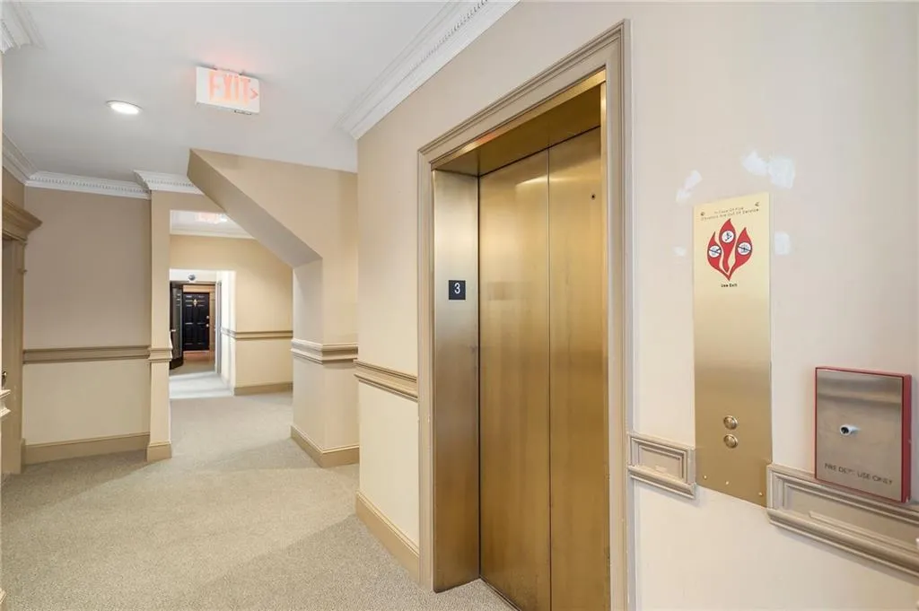 2840 Peachtree Road Nw Unit 307, Atlanta, Georgia 30305, 1 Bedroom Bedrooms, ,2 BathroomsBathrooms,Residential,For Sale,2840 Peachtree Road Nw Unit 307,7580424