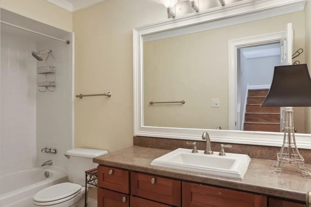 2840 Peachtree Road Nw Unit 307, Atlanta, Georgia 30305, 1 Bedroom Bedrooms, ,2 BathroomsBathrooms,Residential,For Sale,2840 Peachtree Road Nw Unit 307,7580424