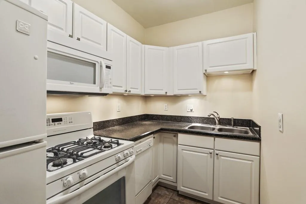 2840 Peachtree Road Nw Unit 307, Atlanta, Georgia 30305, 1 Bedroom Bedrooms, ,2 BathroomsBathrooms,Residential,For Sale,2840 Peachtree Road Nw Unit 307,7580424